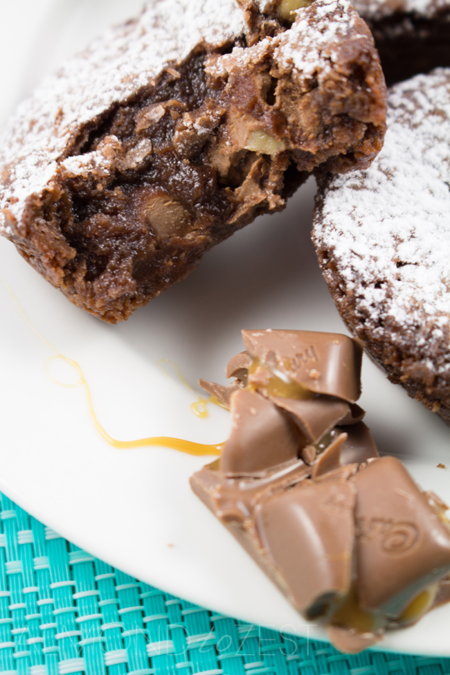 Caramello Brownie Bites - Chewy caramelized crust with gooey caramello chocolate center! Crazy good!! This brownie will change your life.