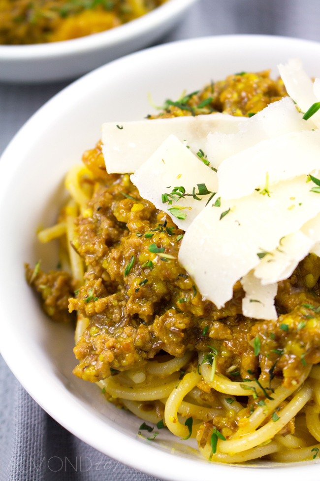 Morrocan Spaghetti - Delicious, healthy, sweet & savory spaghetti dish packed with Moroccan flavors!