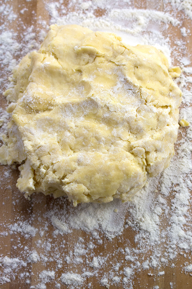 Easy 3-Step Shortcrust Pastry - 3 easy steps and 10 min prep time. Super versatile pastry that can be used in pies, pasties, quiches and tarts!!