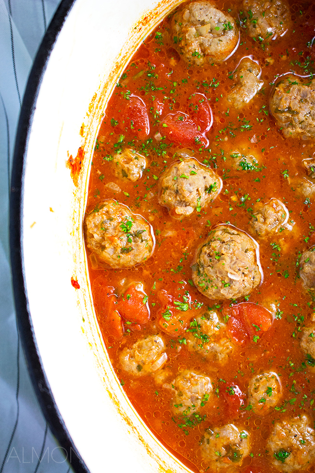 OnePot Spicy Meatballs in Tomato Sauce