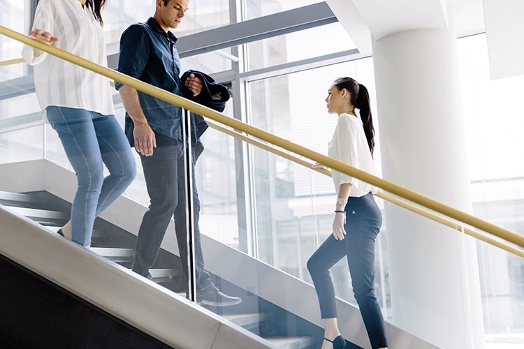 Chances are you've been hindering your weight loss with these everyday habits. Make these simple lifestyle changes and lose weight faster than ever before!