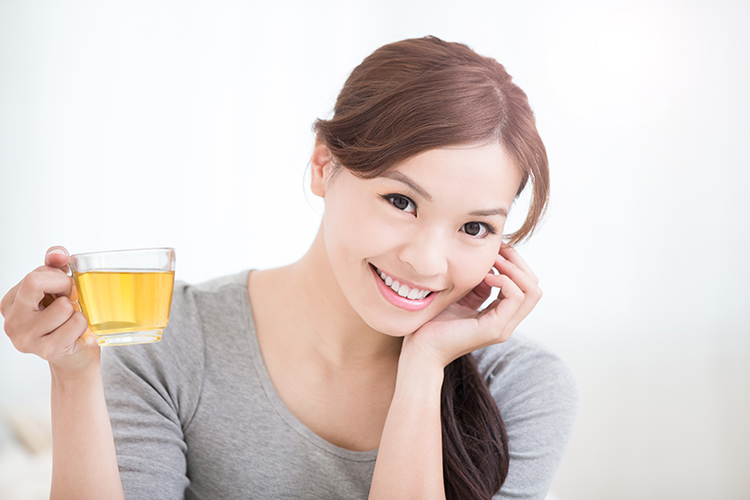 Chances are you've been hindering your weight loss with these everyday habits. Make these simple lifestyle changes and lose weight faster than ever before!
